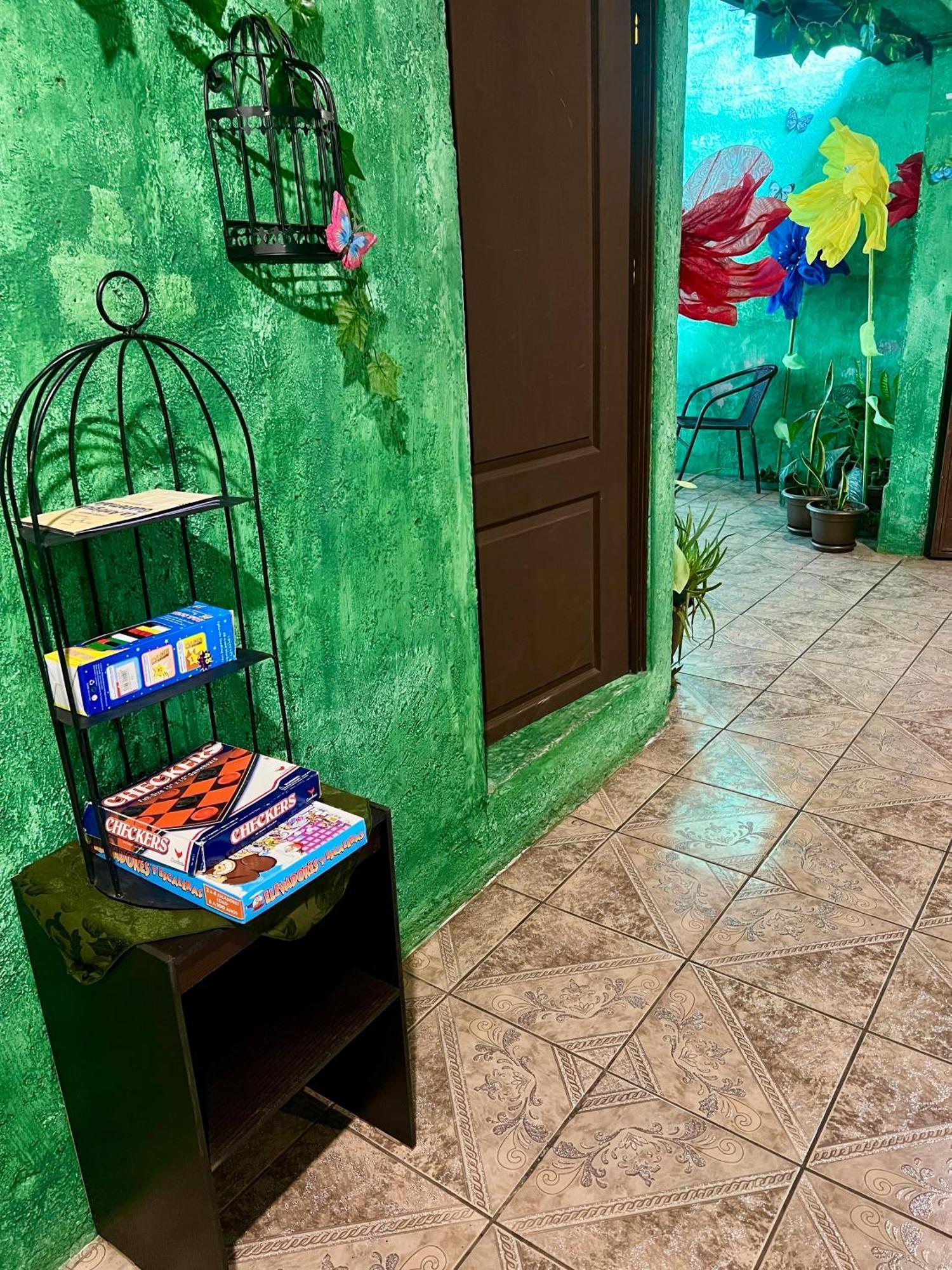 Wonderland Hostel Antigua Luaran gambar